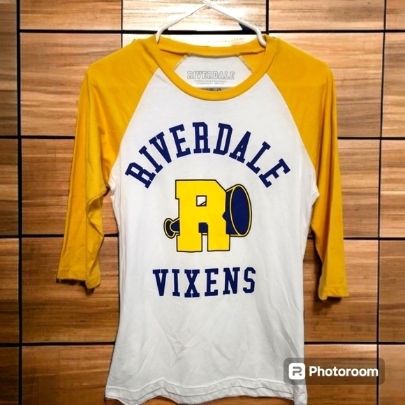 Hot Topic Tops - NWT Hot Topic Riverdale Vixens Raglan Top Size S